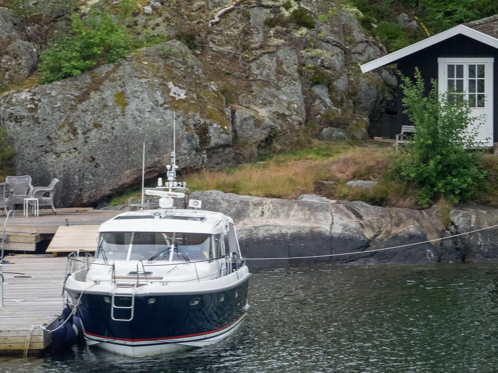 Fritidsbåt i skärgården, illustration till artikel om förarbevis för båt och vilka regler som gäller